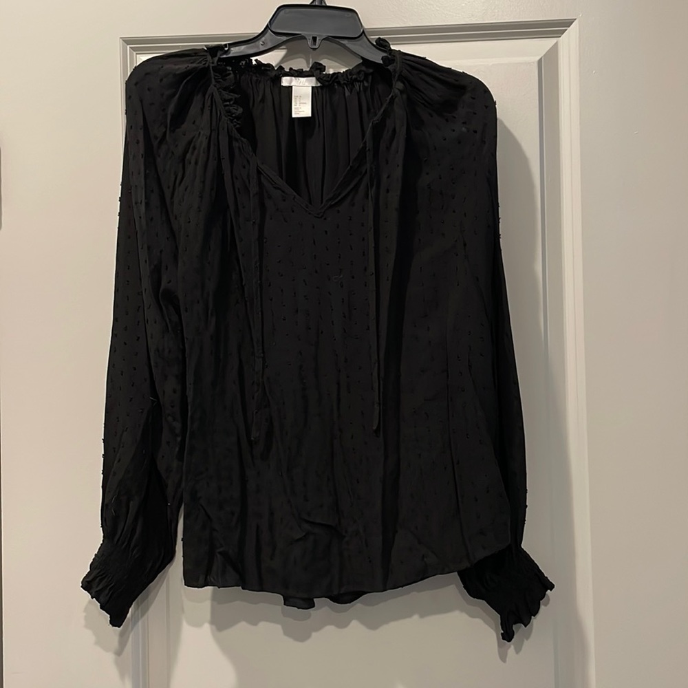 Black V-neck blouse with dotted detailing from H&M (4)